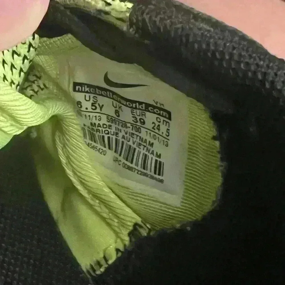 Nike Roshe One GS Youth Size 6.5Y Volt Yellow Shoes